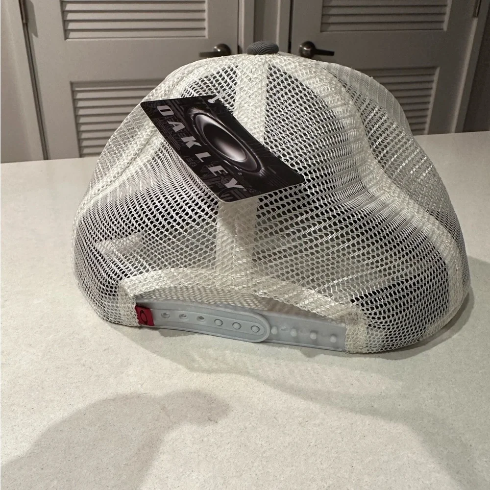 Oakley SnapBack - Picture 2 of 2